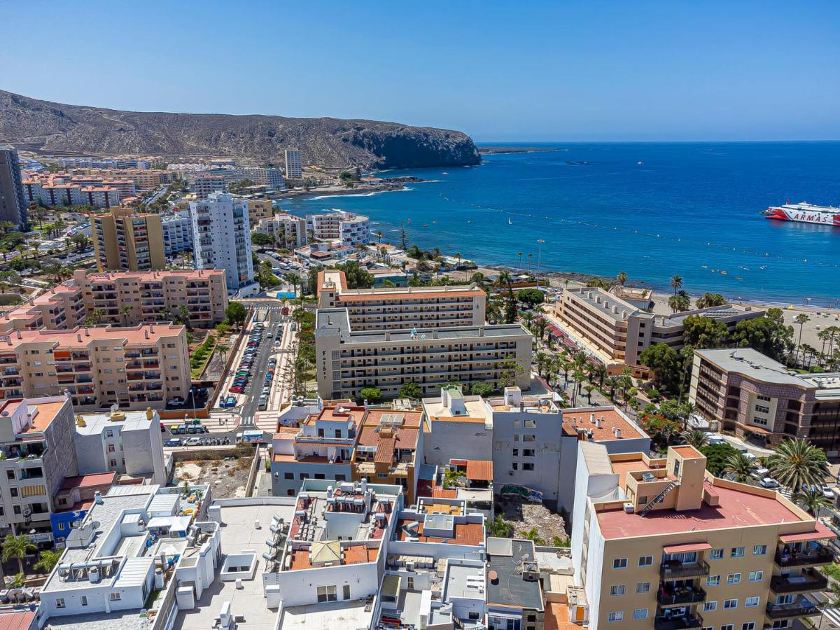 Luxury Holidays Suites, Playa De Los Cristianos 洛斯克里斯蒂亚诺斯 外观 照片