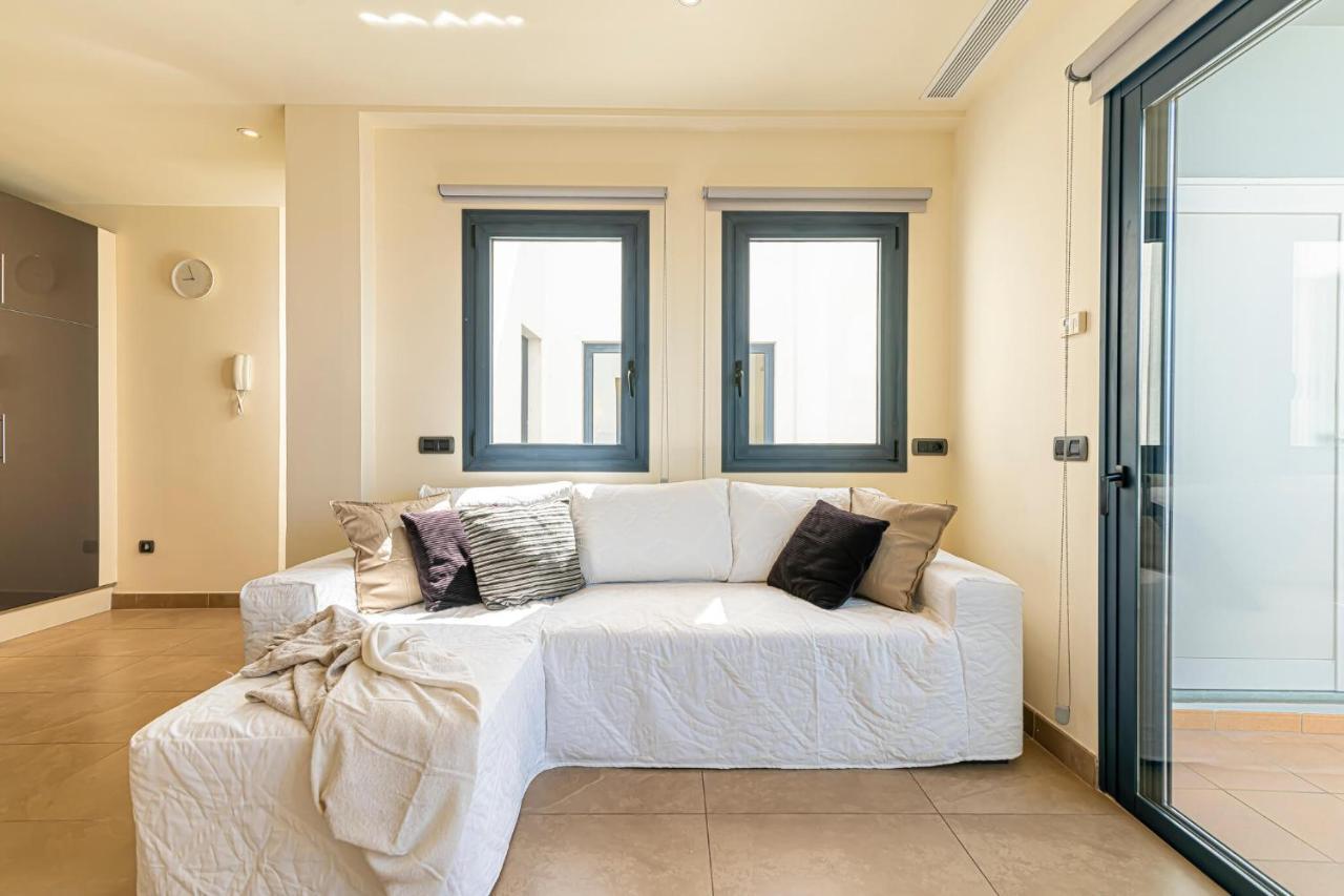 Luxury Holidays Suites, Playa De Los Cristianos 洛斯克里斯蒂亚诺斯 外观 照片