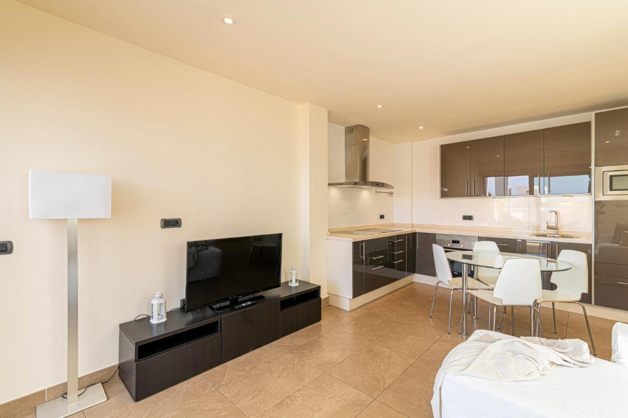 Luxury Holidays Suites, Playa De Los Cristianos 洛斯克里斯蒂亚诺斯 外观 照片