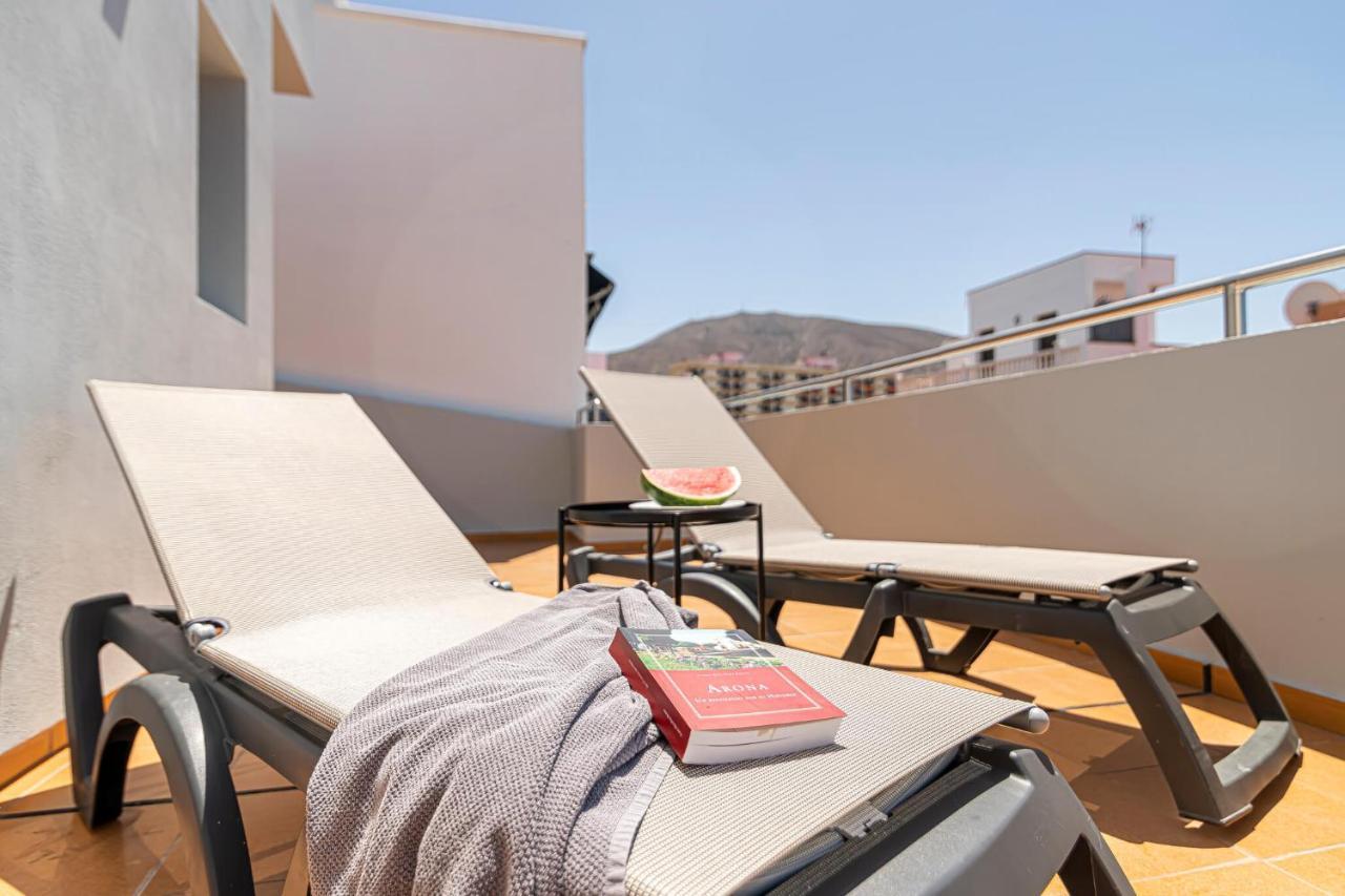 Luxury Holidays Suites, Playa De Los Cristianos 洛斯克里斯蒂亚诺斯 外观 照片