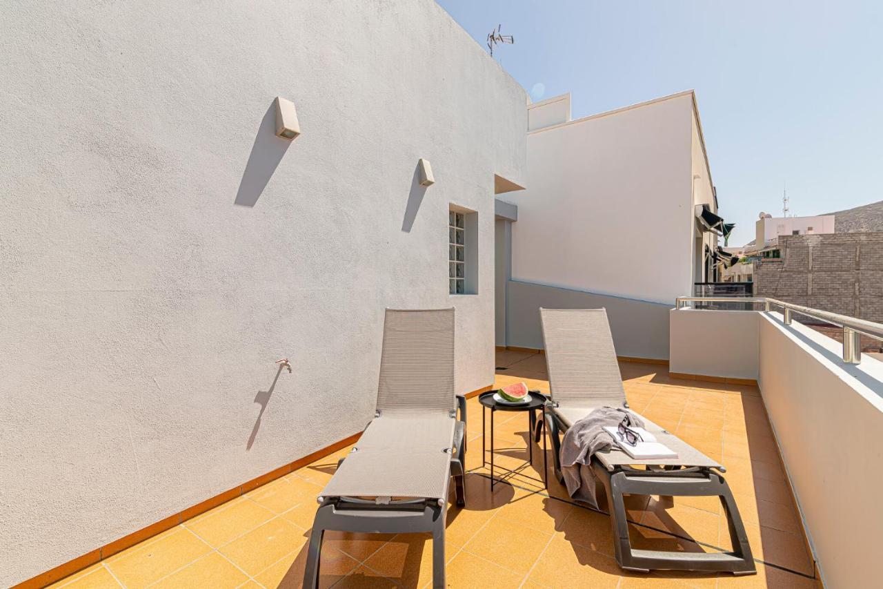 Luxury Holidays Suites, Playa De Los Cristianos 洛斯克里斯蒂亚诺斯 外观 照片