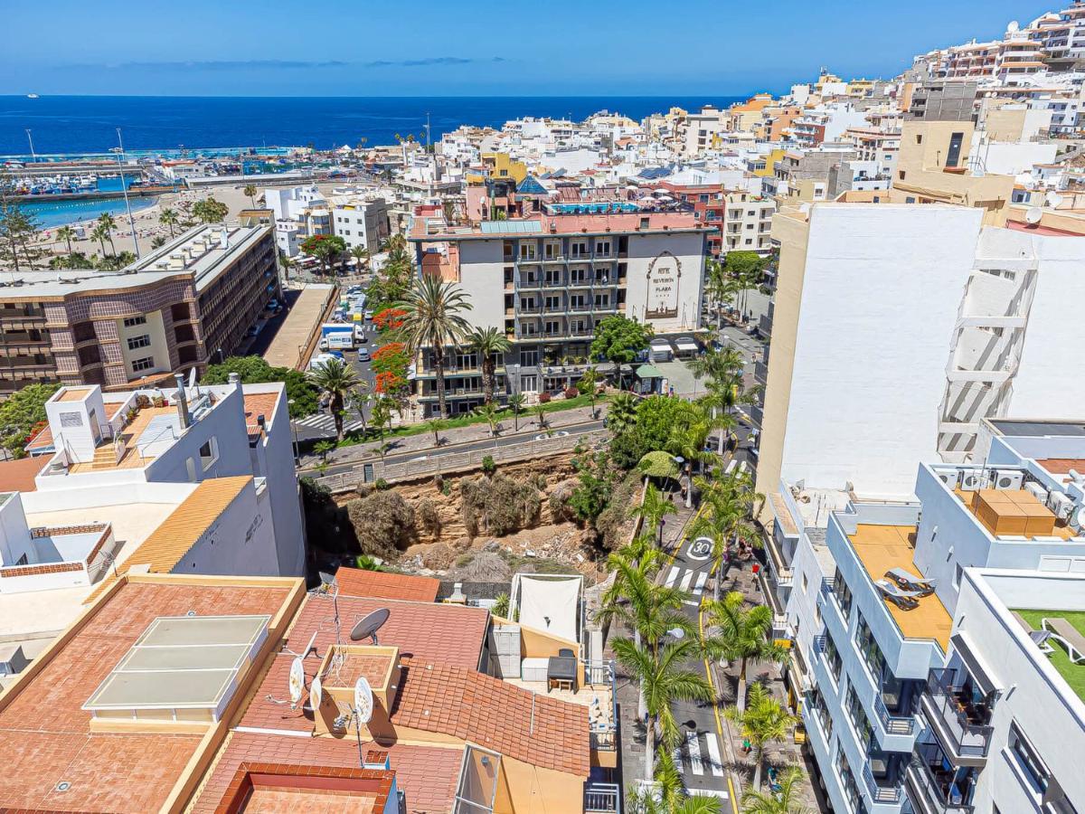 Luxury Holidays Suites, Playa De Los Cristianos 洛斯克里斯蒂亚诺斯 外观 照片