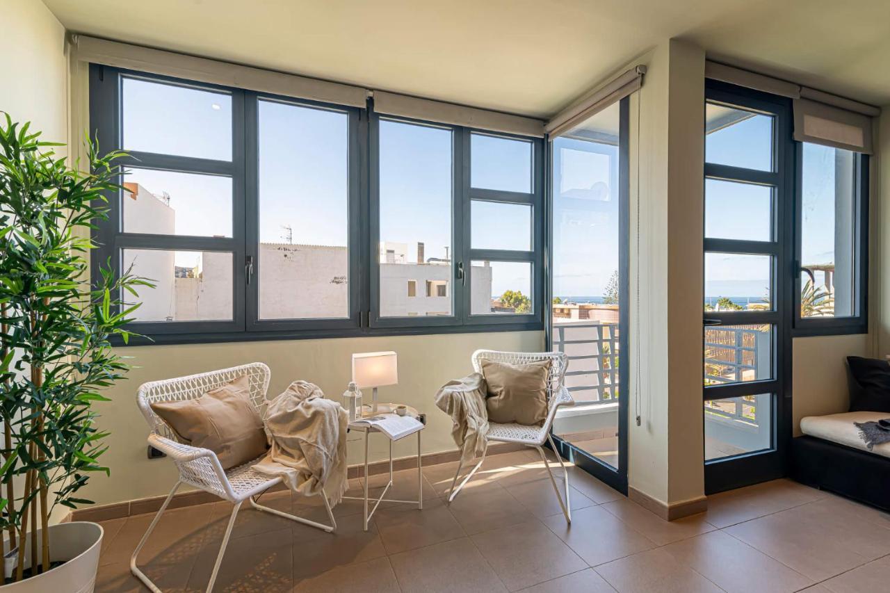 Luxury Holidays Suites, Playa De Los Cristianos 洛斯克里斯蒂亚诺斯 外观 照片