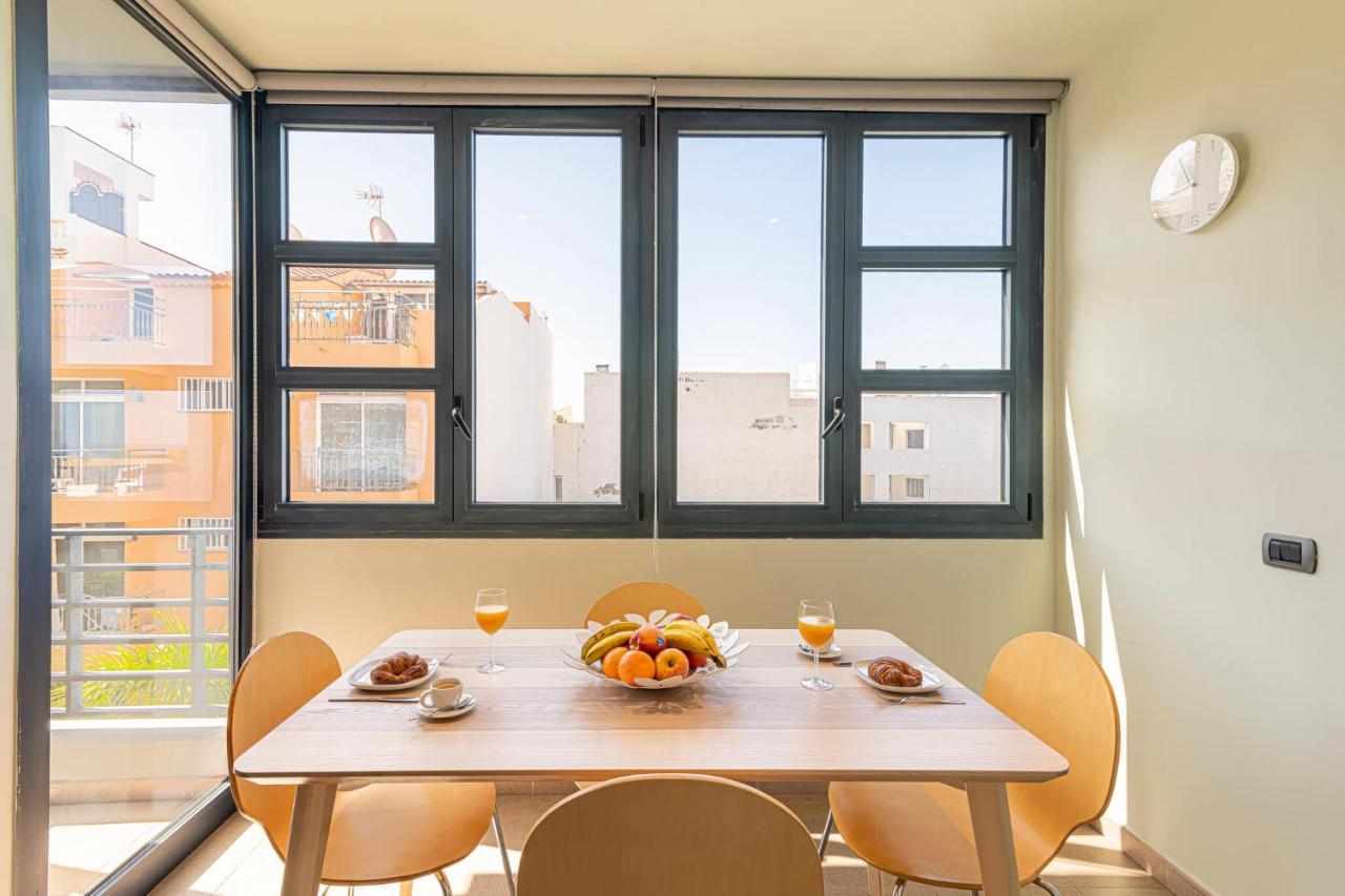Luxury Holidays Suites, Playa De Los Cristianos 洛斯克里斯蒂亚诺斯 外观 照片