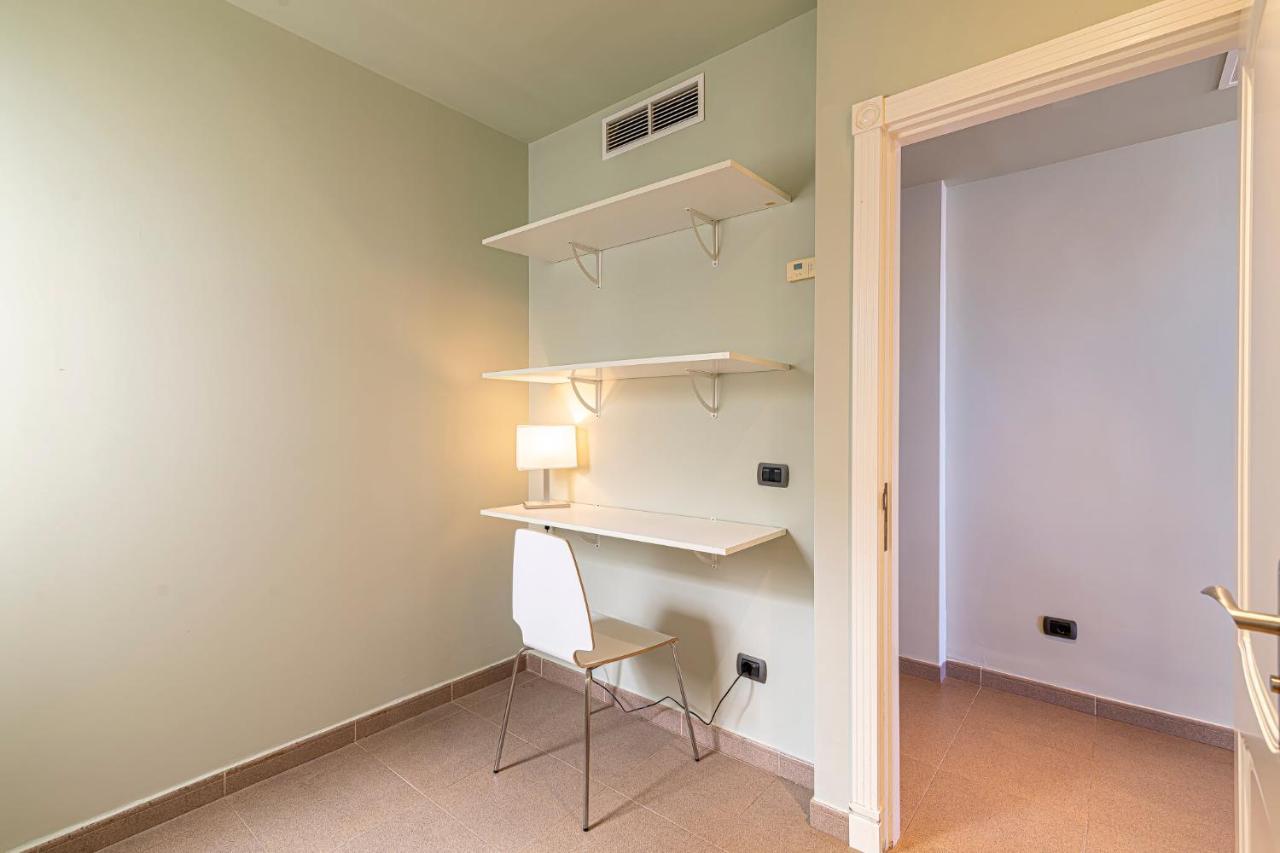 Luxury Holidays Suites, Playa De Los Cristianos 洛斯克里斯蒂亚诺斯 外观 照片
