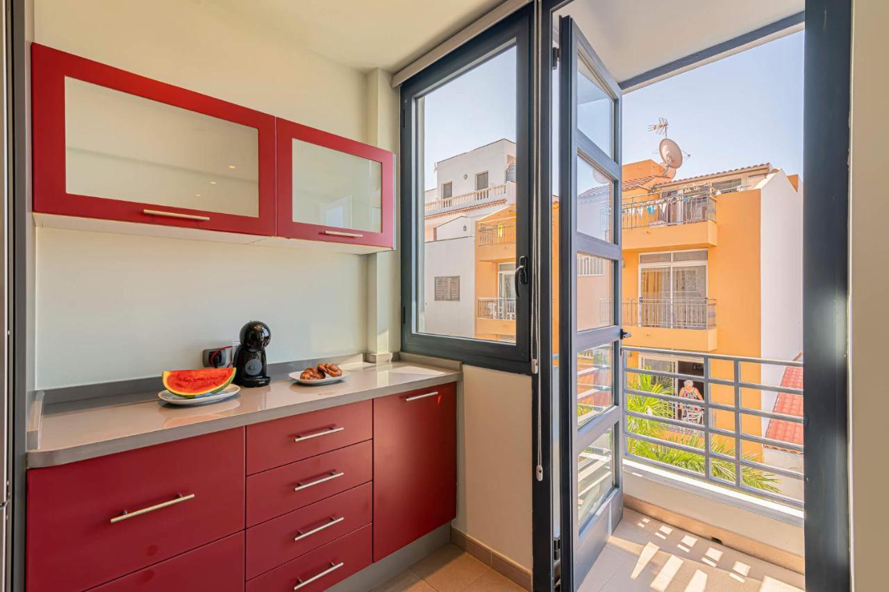 Luxury Holidays Suites, Playa De Los Cristianos 洛斯克里斯蒂亚诺斯 外观 照片
