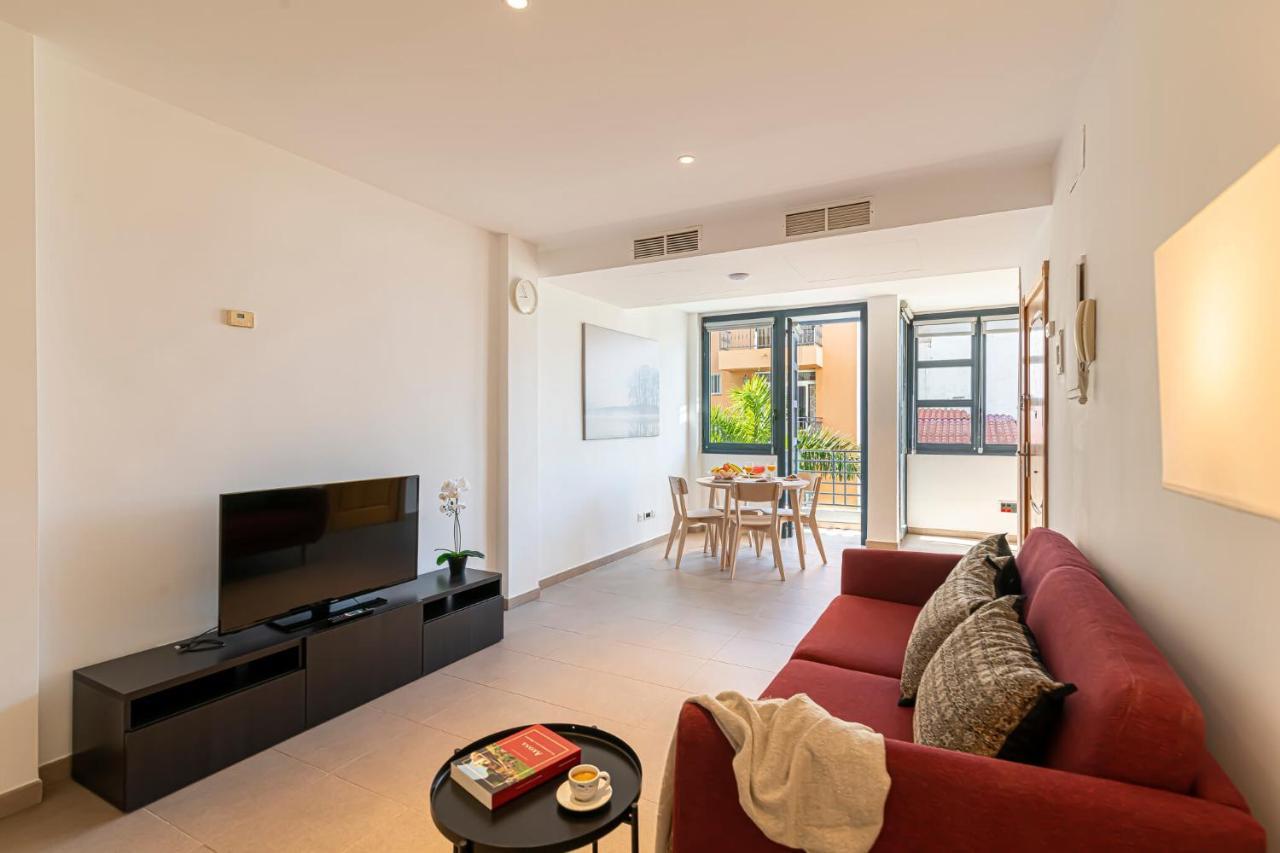 Luxury Holidays Suites, Playa De Los Cristianos 洛斯克里斯蒂亚诺斯 外观 照片