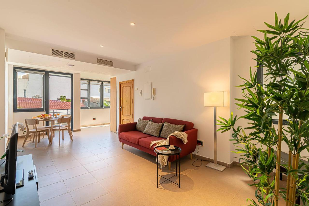 Luxury Holidays Suites, Playa De Los Cristianos 洛斯克里斯蒂亚诺斯 外观 照片
