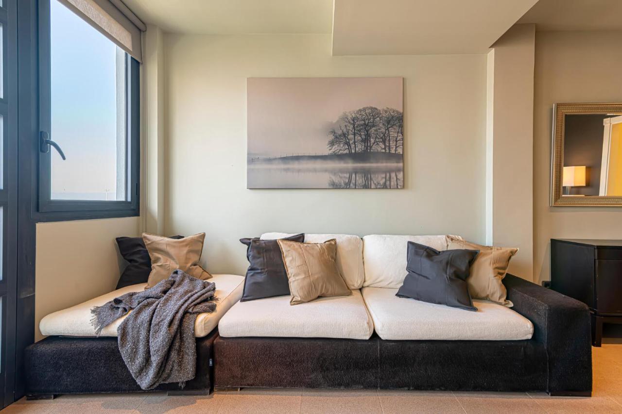 Luxury Holidays Suites, Playa De Los Cristianos 洛斯克里斯蒂亚诺斯 外观 照片
