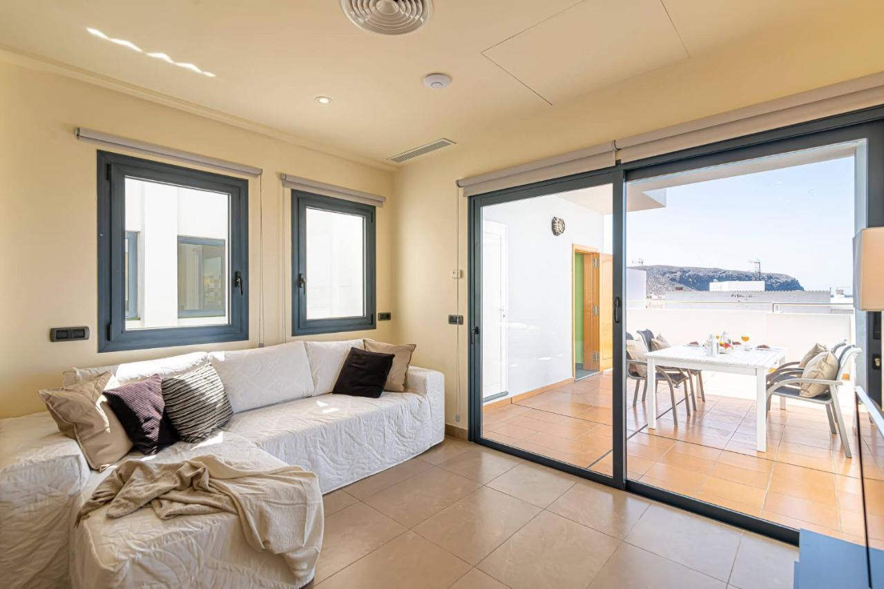Luxury Holidays Suites, Playa De Los Cristianos 洛斯克里斯蒂亚诺斯 外观 照片