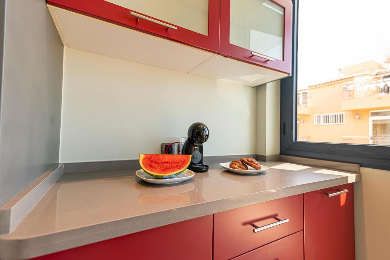 Luxury Holidays Suites, Playa De Los Cristianos 洛斯克里斯蒂亚诺斯 外观 照片