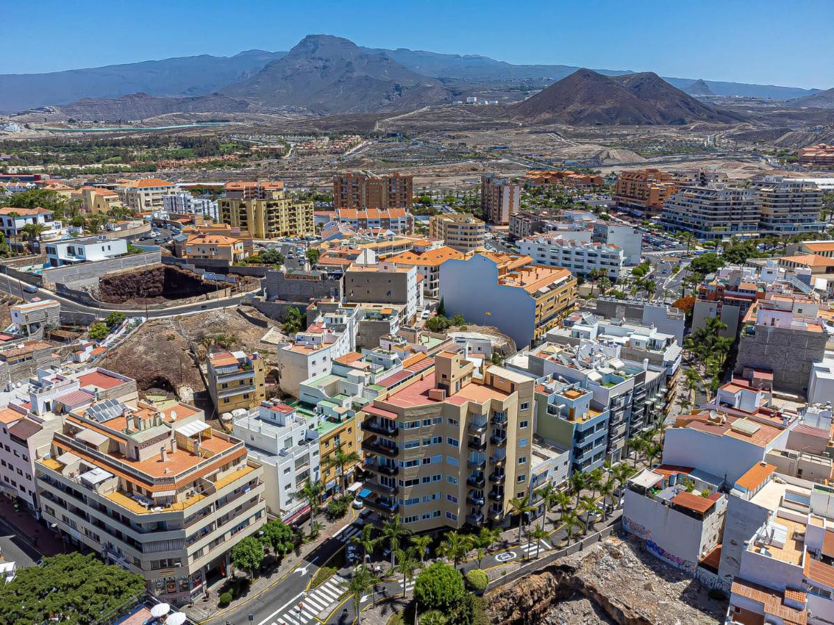Luxury Holidays Suites, Playa De Los Cristianos 洛斯克里斯蒂亚诺斯 外观 照片