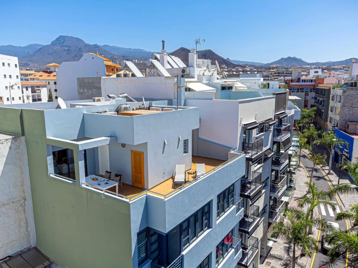 Luxury Holidays Suites, Playa De Los Cristianos 洛斯克里斯蒂亚诺斯 外观 照片