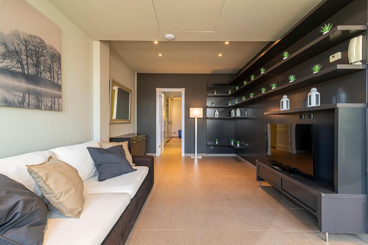 Luxury Holidays Suites, Playa De Los Cristianos 洛斯克里斯蒂亚诺斯 外观 照片