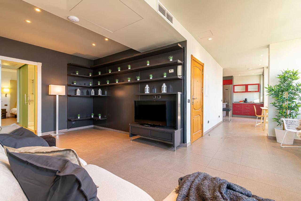 Luxury Holidays Suites, Playa De Los Cristianos 洛斯克里斯蒂亚诺斯 外观 照片