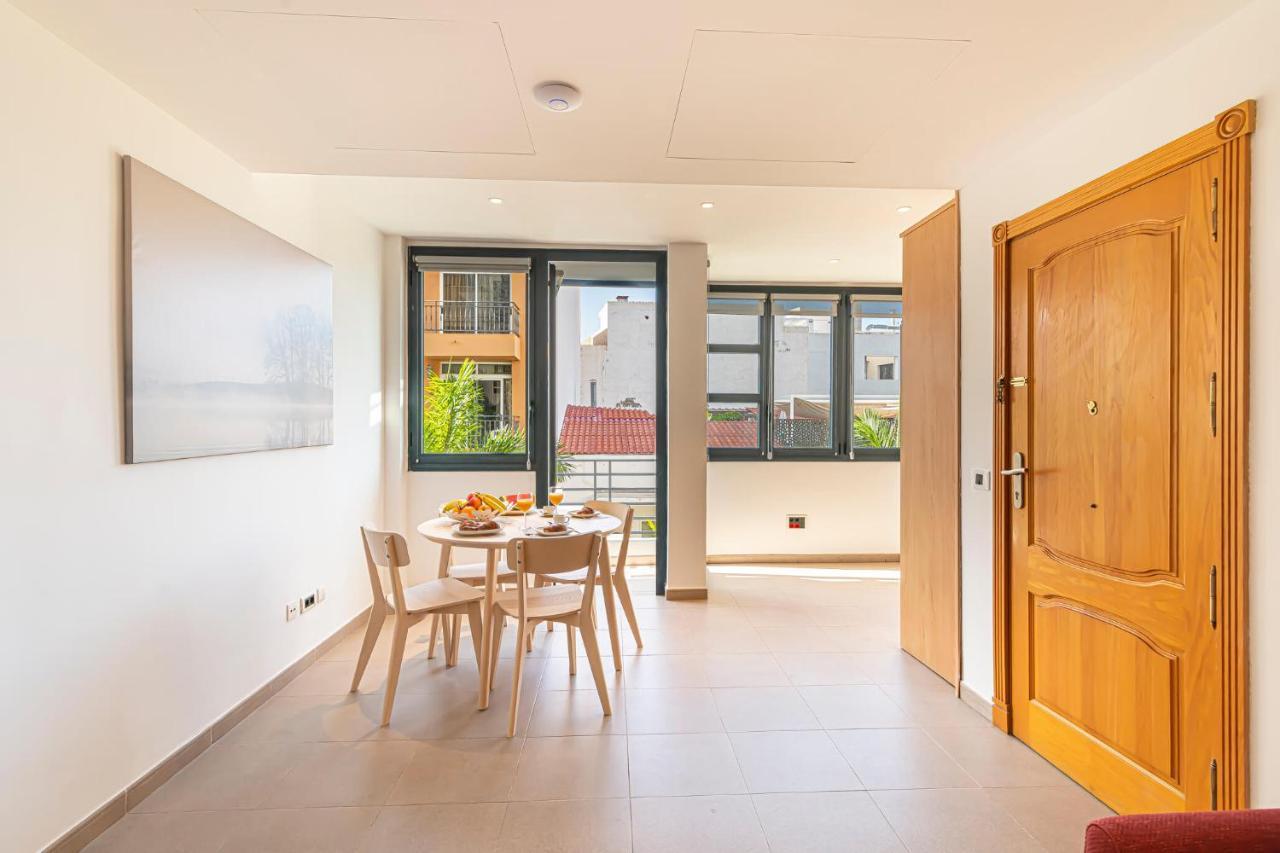 Luxury Holidays Suites, Playa De Los Cristianos 洛斯克里斯蒂亚诺斯 外观 照片