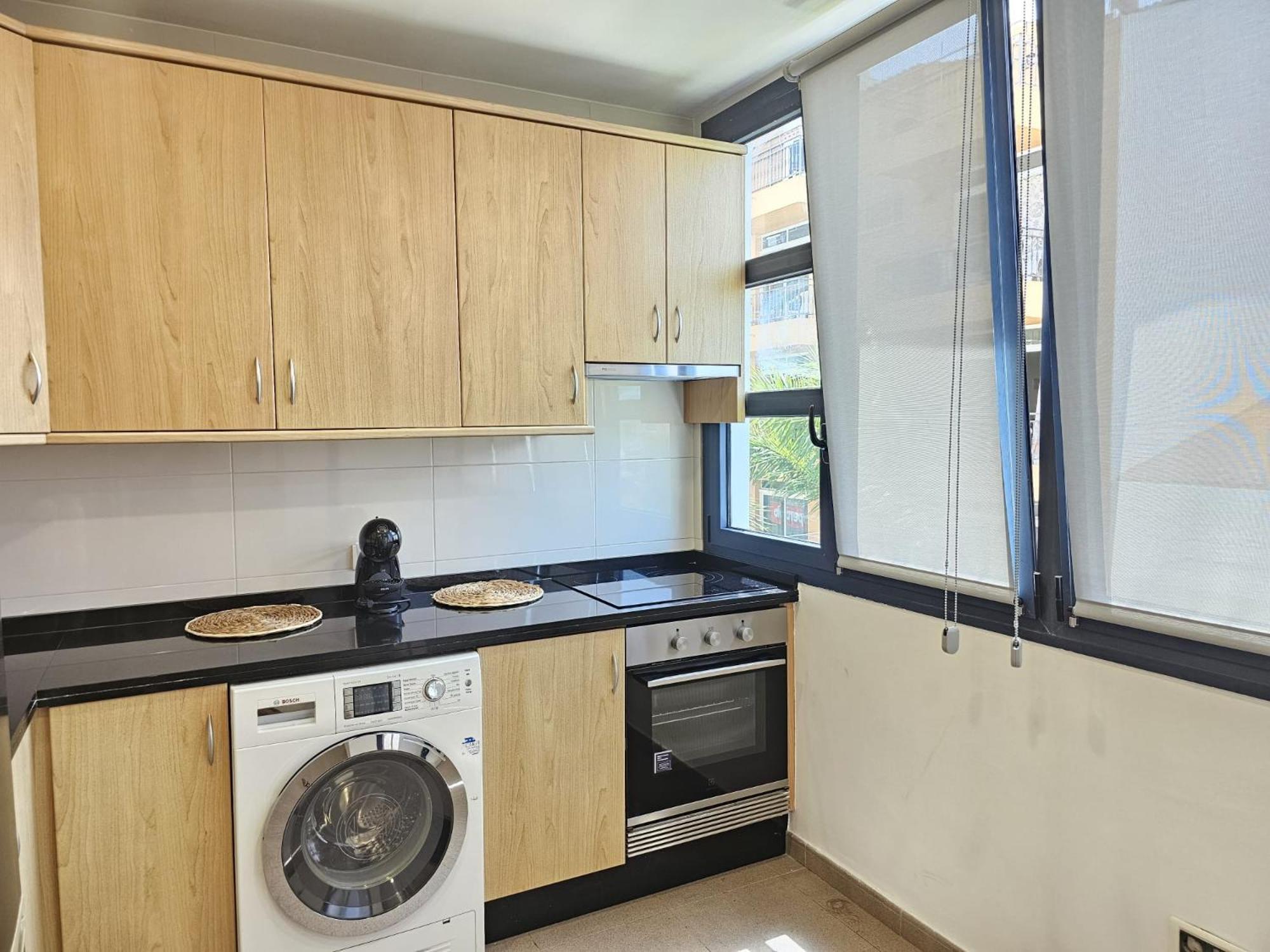 Luxury Holidays Suites, Playa De Los Cristianos 洛斯克里斯蒂亚诺斯 外观 照片